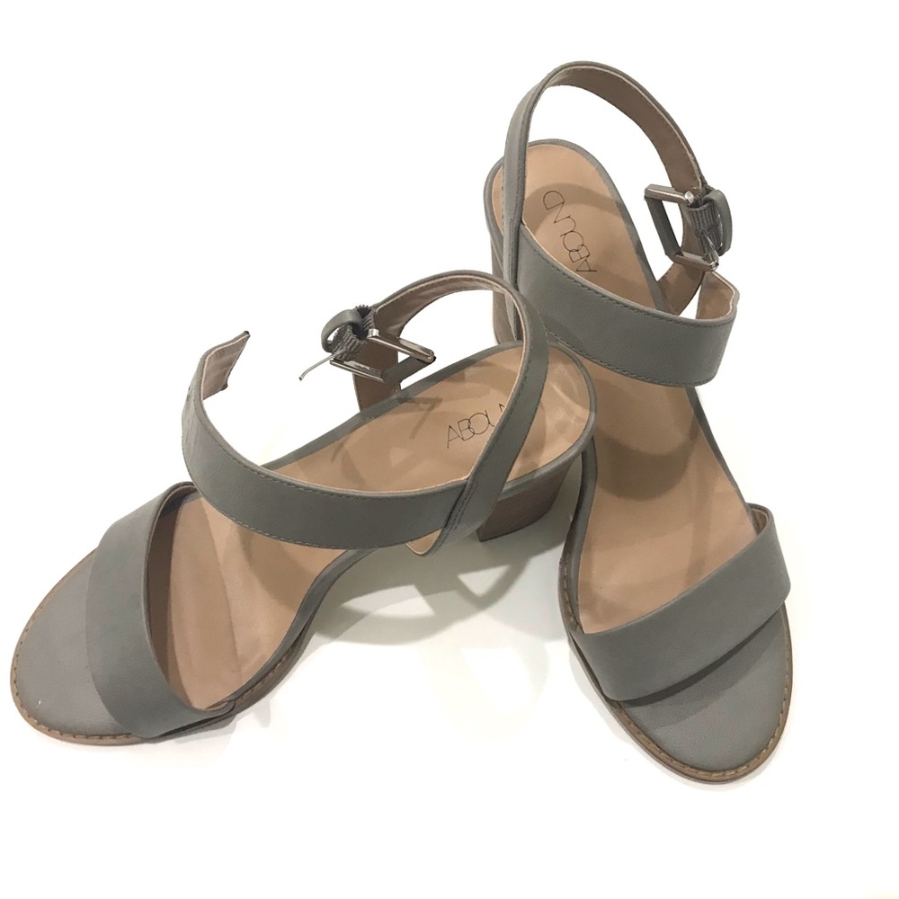 NWOT Stacked Heel Sandals Size 9.5